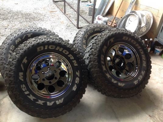 ขายแม็คพร้อมยาง 265/75/16 MT วิ่งน้อย ราคาคุยได้
