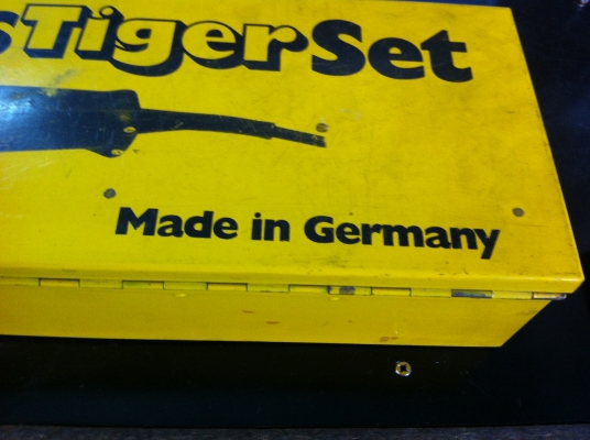 เลื่อยไฟฟ้า REMS ของเยรมัน แบบพกพาใส่ใบได้หลายแบบ นำไปตัดงานภาคสนามสะดวกมาก ตัดงานได้ทุกอย่าง มีอุปกรณ์ช่วยจับท่อกลมให้ด้วย ใช้ไฟ 220 V.