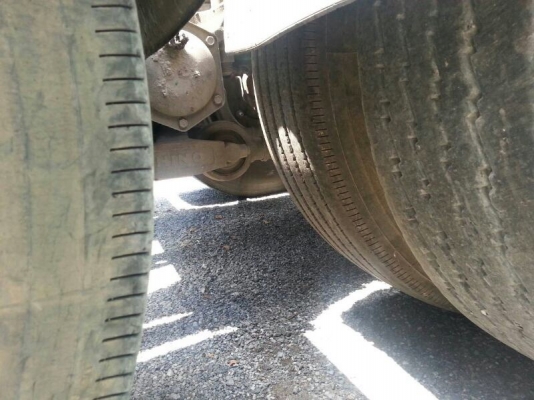 รถฮีโน่ 10 ล้อ หัวลาก 320 แรงม้า. ปี 48 สนใจติดต่อ 081 - 6079515 รถฮีโน่ 10 ล้อ หัวลาก 320 แรงม้า. ปี 48 สนใจติดต่อ 081 - 6079515