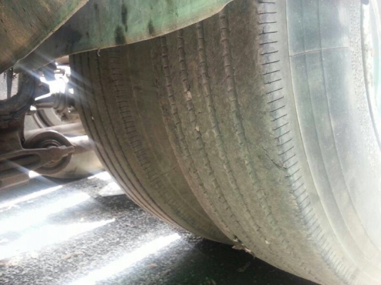 รถอีซูซุ 10 ล้อ หัวลาก  320 แรงม้า. ปี 47  ( มีขาย 4 คัน. )  สนใจติดต่อ 081 - 6079515