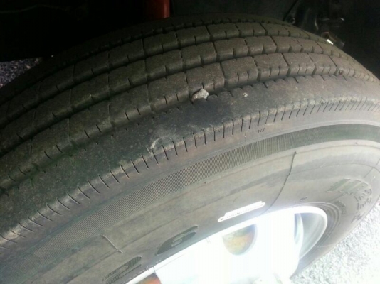 รถอีซูซุ 10 ล้อ หัวลาก  320 แรงม้า. ปี 47  ( มีขาย 4 คัน. )  สนใจติดต่อ 081 - 6079515