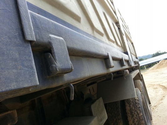 รถอีซูซุ 10 ล้อดั้ม 270 แรงม้า. ปี 47  ( ปลายปี. )  สนใจติดต่อ  081 - 6079515