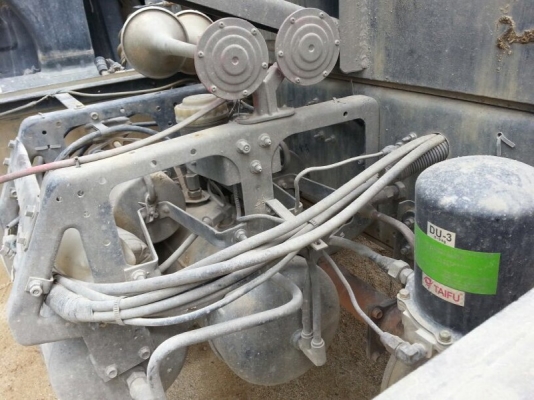 รถอีซูซุ 10 ล้อดั้ม 270 แรงม้า. ปี 47  ( ปลายปี. )  สนใจติดต่อ  081 - 6079515