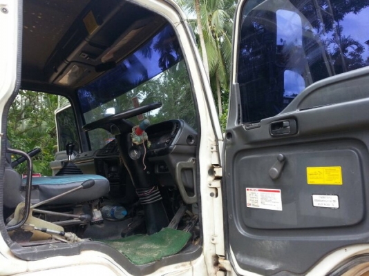 รถอีซูซุ 10 ล้อดั้ม 270 แรงม้า. ปี 47  ( ปลายปี. )  สนใจติดต่อ  081 - 6079515