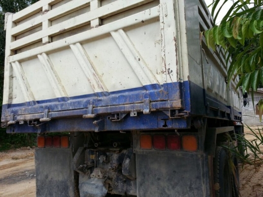 รถอีซูซุ 10 ล้อดั้ม 270 แรงม้า. ปี 47  ( ปลายปี. )  สนใจติดต่อ  081 - 6079515