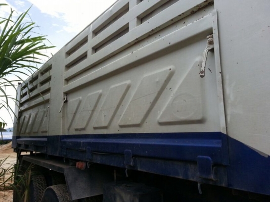 รถอีซูซุ 10 ล้อดั้ม 270 แรงม้า. ปี 47  ( ปลายปี. )  สนใจติดต่อ  081 - 6079515