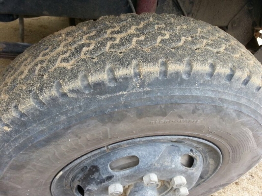 รถอีซูซุ 10 ล้อดั้ม 270 แรงม้า. ปี 47  ( ปลายปี. )  สนใจติดต่อ  081 - 6079515