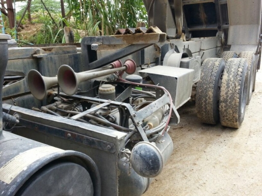 รถอีซูซุ 10 ล้อดั้ม 270 แรงม้า. ปี 47  ( ปลายปี. )  สนใจติดต่อ  081 - 6079515