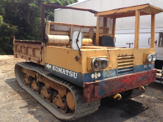 รถดั้มเปอร์ บรรทุกตีนตะขาบ komatsu MST-700