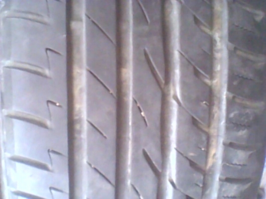 ขายยาง 225/40/18 ปี 12 คู่ 1000 บาท