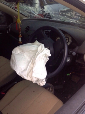 ซากมาสด้า2 รุ่น4ประตู เเยกขายเป็นอะไหลมีอีกหลายรุ่น