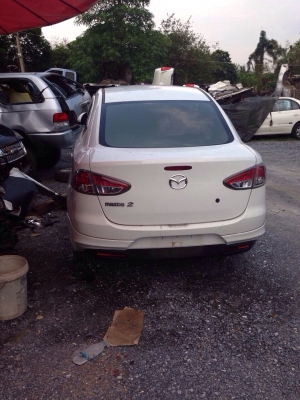 ซากมาสด้า2 รุ่น4ประตู เเยกขายเป็นอะไหลมีอีกหลายรุ่น