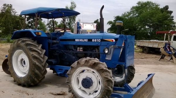 ต้องการขายรถไถ ฟอร์ด  6610 สองเพลาเสื้อลาย แบตใหม่