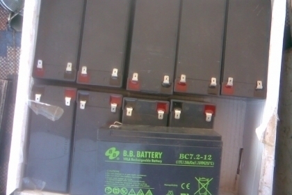 แบตเตอรีแห้ง 12 v สภาพใหม่ 9 แอม  และ 7.2  แอมสภาพดีครับของใหม่ครับ อายุการใช้งาน 3-4 ปีครับ ใส่รถเครื่อง หรือเครื่องสำรองไฟได้ครับ หรือแปงทำอย่างอื่น