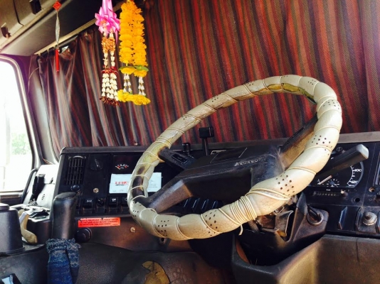 รถหัวลาก Volvo FL10 3เพลา 360แรงม้า 1,100,000 ราคาสามารถต่อรองได้ค่ะ(ราคานี้ยังไม่รวมVAT) ติดต่อ 094-551-8466