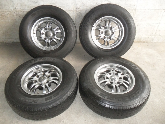 โปรแร๊ง ล้อแม็ก 15นิ้ว 6รูพร้อมยาง 255/70R15 สวยๆ 4 ล้อ ราคา 4500 บาท