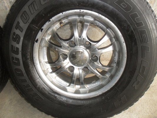 โปรแร๊ง ล้อแม็ก 15นิ้ว 6รูพร้อมยาง 255/70R15 สวยๆ 4 ล้อ ราคา 4500 บาท