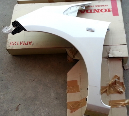 แก้มบังโคลน HONDA JAZZ แท้ถอดสีขาวพร้อมใช้ แก้มบังโคลน HONDA JAZZ แท้ถอดสีขาวพร้อมใช้