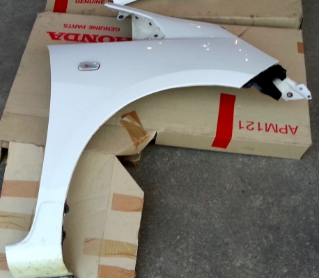 แก้มบังโคลน HONDA JAZZ แท้ถอดสีขาวพร้อมใช้ แก้มบังโคลน HONDA JAZZ แท้ถอดสีขาวพร้อมใช้