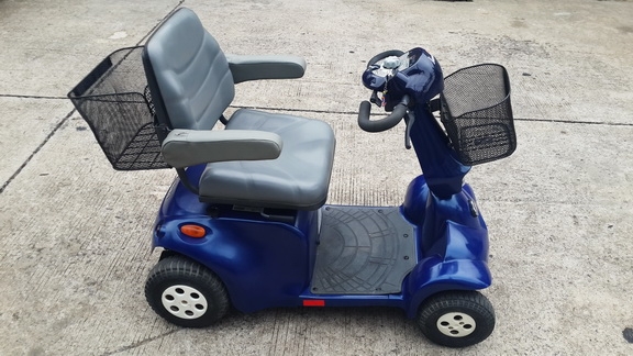 ขายรถไฟฟ้า 4 ล้อ KUBOTA สำหรับคนแก่หรือคนพิการ เพิ่งมาจากญี่ปุ่น