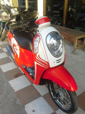 ลิขสิทธิ์แท้ รุ่นใหม่ล่าสุด All New Honda Scoopy – i ลาย Liverpool F.C ปี 2556 ลิขสิทธิ์แท้ รุ่นใหม่ล่าสุด All New Honda Scoopy – i ลาย Liverpool F.C ปี 2556