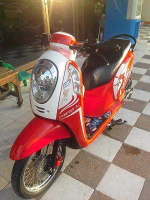 ลิขสิทธิ์แท้ รุ่นใหม่ล่าสุด All New Honda Scoopy &ndash; i ลาย Liverpool F.C ปี 2556