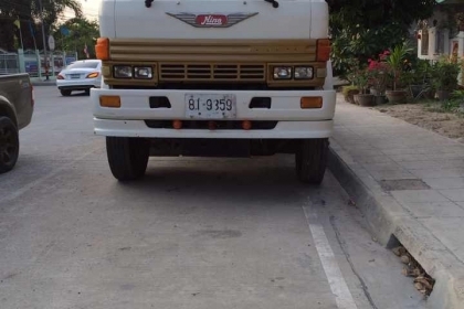 ขายหัวลาก F18 วางเครื่อง P9 320 แรง สิบล้อสองเพลา โทร 088-4501277