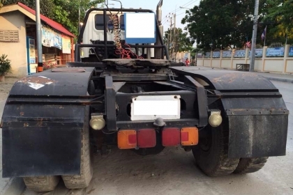 ขายหัวลาก F18 วางเครื่อง P9 320 แรง สิบล้อสองเพลา โทร 088-4501277