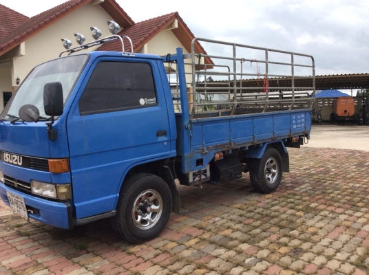 ISUZU  NKR