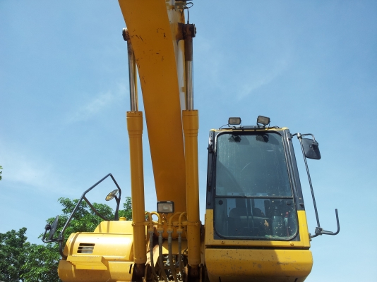 ขายดาวน์ แบ็คโฮ โคมัทสุ PC200 รุ่น 8