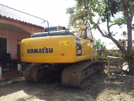 ขายดาวน์ แบคโฮ โคมัทสุ PC200 รุ่น 8