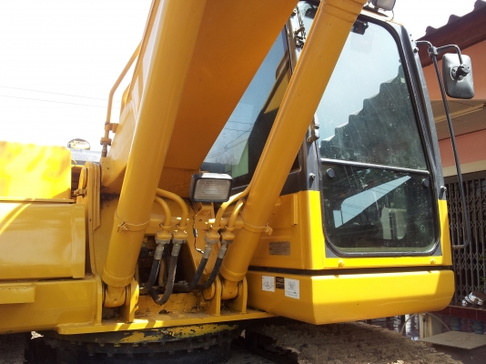 ขายดาวน์ แบคโฮ โคมัทสุ PC200 รุ่น 8
