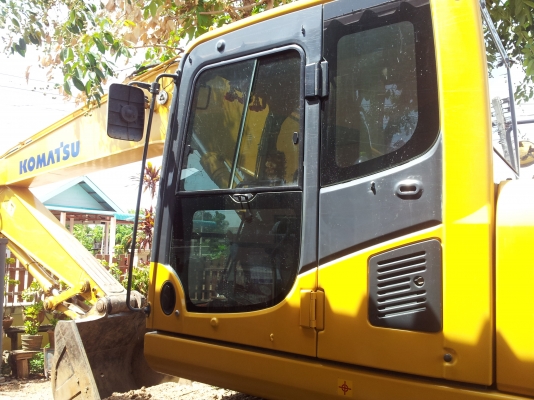 ขายดาวน์ แบคโฮ โคมัทสุ PC200 รุ่น 8