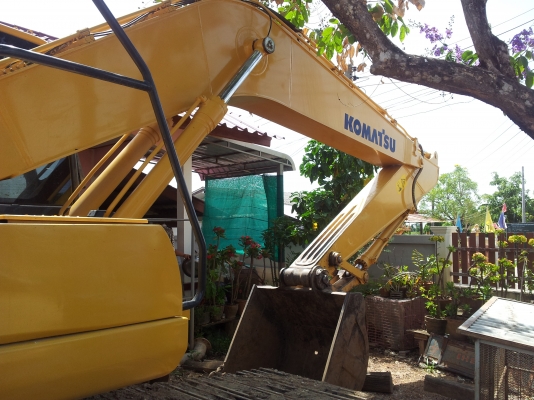 ขายดาวน์ แบคโฮ โคมัทสุ PC200 รุ่น 8