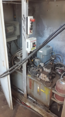 เครื่องดัดเหล็กไฮโดรลิคของฮอลแลนด์