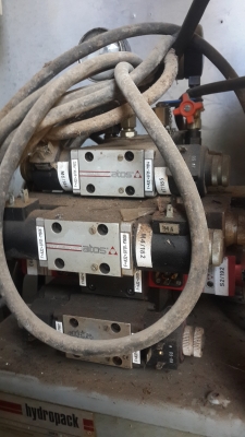 เครื่องดัดเหล็กไฮโดรลิคของฮอลแลนด์