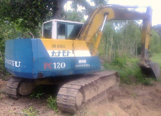**660,000 บ.ต่อรอง**ขายแบคโฮ KOMATSU PC120-5 เครื่องเดิมปั้มเดิม ไฟฟ้าตัด กล่องมีครบ คอนโทรลยาว เครื่องแน่น แรงดีดีปั้มดี ทำงานดีไม่โหลด ช่วงล่าง 70-80\% เอวแน่น ไม่มีแตก โซ่ดี แทร็กดี โรลเลอร์ครบ เฟรมไม่ผุ บอดี้สวย บูมอาร์มไม่มีปะ สีสันดี รถใช้งาน ทำงานปก