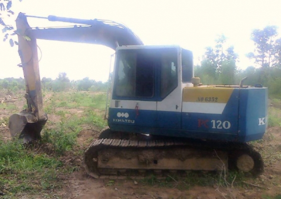 **660,000 บ.ต่อรอง**ขายแบคโฮ KOMATSU PC120-5 เครื่องเดิมปั้มเดิม ไฟฟ้าตัด กล่องมีครบ คอนโทรลยาว เครื่องแน่น แรงดีดีปั้มดี ทำงานดีไม่โหลด ช่วงล่าง 70-80\% เอวแน่น ไม่มีแตก โซ่ดี แทร็กดี โรลเลอร์ครบ เฟรมไม่ผุ บอดี้สวย บูมอาร์มไม่มีปะ สีสันดี รถใช้งาน ทำงานปก