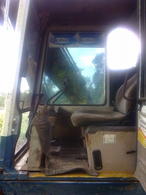 **660,000 บ.ต่อรอง**ขายแบคโฮ KOMATSU PC120-5 เครื่องเดิมปั้มเดิม ไฟฟ้าตัด กล่องมีครบ คอนโทรลยาว เครื่องแน่น แรงดีดีปั้มดี ทำงานดีไม่โหลด ช่วงล่าง 70-80\% เอวแน่น ไม่มีแตก โซ่ดี แทร็กดี โรลเลอร์ครบ เฟรมไม่ผุ บอดี้สวย บูมอาร์มไม่มีปะ สีสันดี รถใช้งาน ทำงานปก