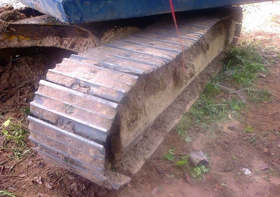 **660,000 บ.ต่อรอง**ขายแบคโฮ KOMATSU PC120-5 เครื่องเดิมปั้มเดิม ไฟฟ้าตัด กล่องมีครบ คอนโทรลยาว เครื่องแน่น แรงดีดีปั้มดี ทำงานดีไม่โหลด ช่วงล่าง 70-80\% เอวแน่น ไม่มีแตก โซ่ดี แทร็กดี โรลเลอร์ครบ เฟรมไม่ผุ บอดี้สวย บูมอาร์มไม่มีปะ สีสันดี รถใช้งาน ทำงานปก