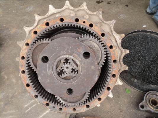 มอเตอร์ตัวเดิน komatsu pc 300-6 ตามสภาพ