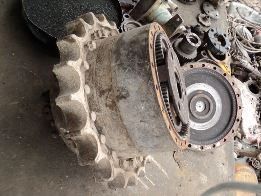 มอเตอร์ตัวเดิน komatsu pc 300-6 ตามสภาพ