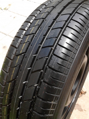 ขอบ 15  รถเก๋ง  ขายล้อพร้อมยาง ขนาด 5 รู TOYOTA  เก๋ง มี 1 ล้อ TEL.081-427-3941