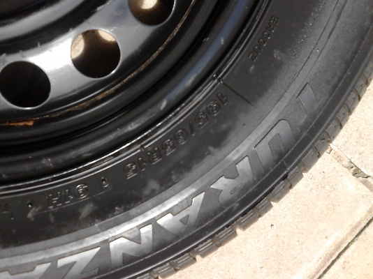 ขอบ 15  รถเก๋ง  ขายล้อพร้อมยาง ขนาด 5 รู TOYOTA  เก๋ง มี 1 ล้อ TEL.081-427-3941