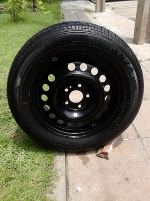 ขอบ 15  รถเก๋ง  ขายล้อพร้อมยาง ขนาด 5 รู TOYOTA  เก๋ง มี 1 ล้อ TEL.081-427-3941