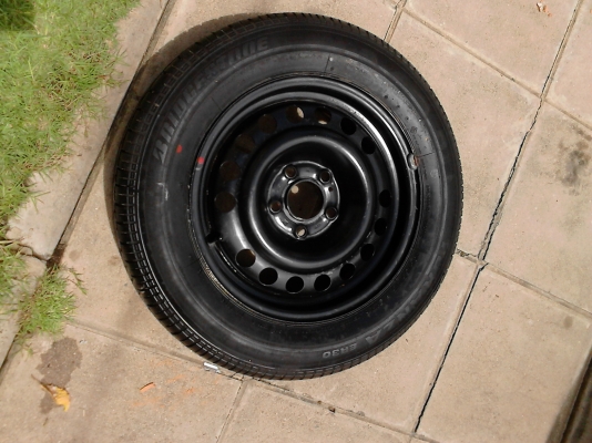 ขอบ 15  รถเก๋ง  ขายล้อพร้อมยาง ขนาด 5 รู TOYOTA  เก๋ง มี 1 ล้อ TEL.081-427-3941