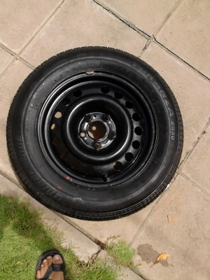 ขอบ 15  รถเก๋ง  ขายล้อพร้อมยาง ขนาด 5 รู TOYOTA  เก๋ง มี 1 ล้อ TEL.081-427-3941