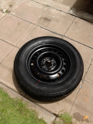 ขอบ 15  รถเก๋ง  ขายล้อพร้อมยาง ขนาด 5 รู TOYOTA  เก๋ง มี 1 ล้อ TEL.081-427-3941