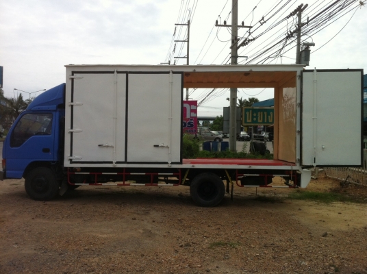 ขายรถบรรทุกอีซูซุ   รถห้างแท้   ตู้เปิดได้  10 บาน รอบคัน  อีซูซุ NPR 66PX5    เครื่อง 4HF1    120 แรง  ความยาวตู้  5 เมตร พร้อมใช้งาน 595,000 โทร 087-2058598