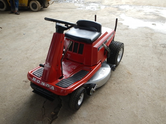 ขายรถตัดหญ้า HONDA HT-3009  9แรงพร้อมใช้งาน